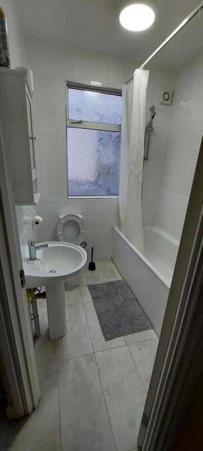 Family Friendly 3 Bedroom Flat Zone 2 - Children Stay Free! London Exteriör bild
